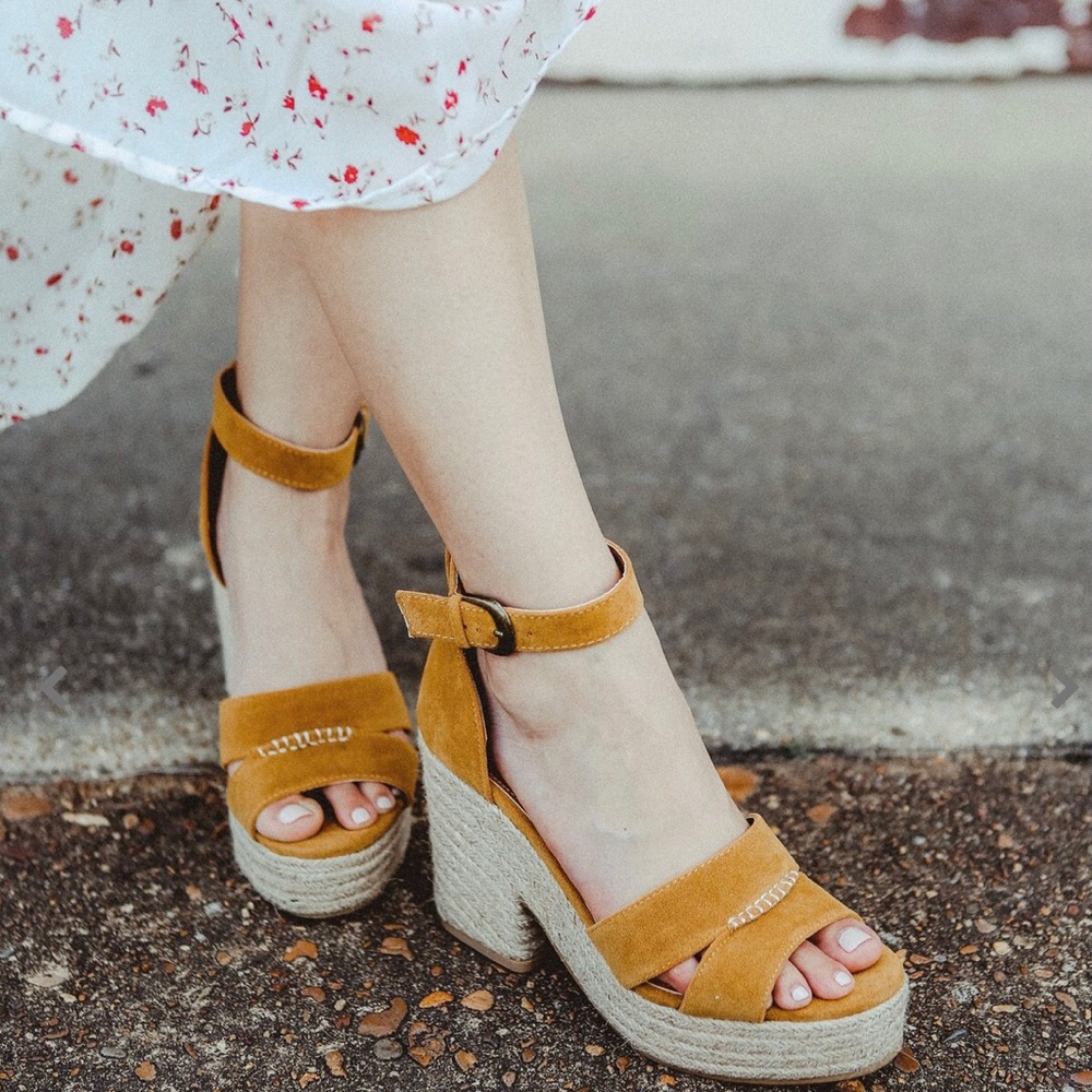Lynn Mustard Platforms Size 7